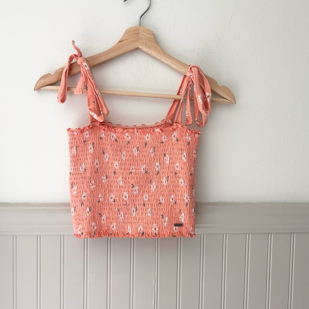 🌸 Hollister Smocked Floral Tank Top – Size Small 🌸
